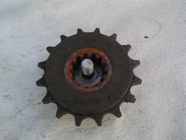 Honda CBR 600 F 4 99 00 2000  pignon avant,. front sprocket