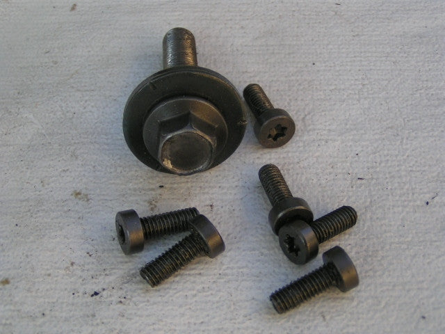 Honda CBR 600 F 4 99 00 2000  Bouchons vis pour magnéto alternateur. Bolts for m