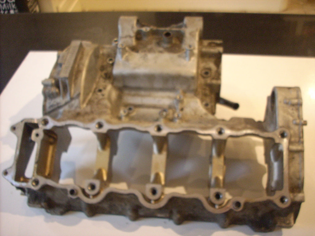 Kawasaki ZX9R 99 C2,CASE MOTEUR haut ,top  ½ engine casing, ENGINE CASE MOTOR