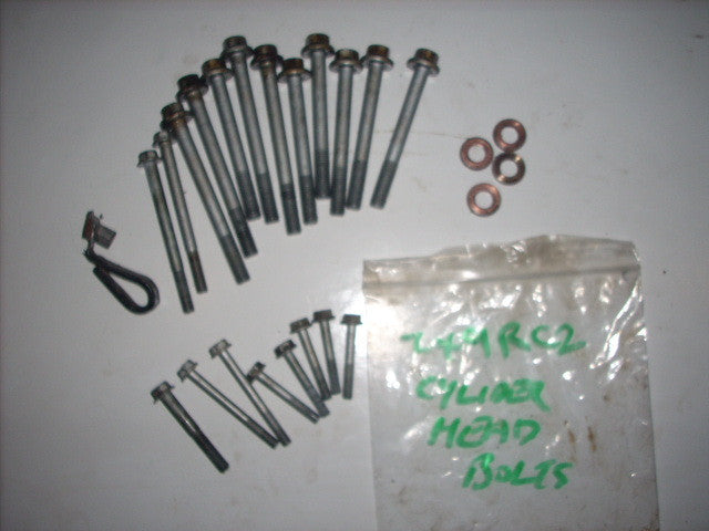 Kawasaki ZX9R 99 C2,  les boulons de culasse. cylinder head bolts (there are 2 v