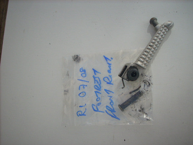 Yamaha YZF R1 2007-2008 4C8 07-08 repose pied AV droit,, foot rest front right ,