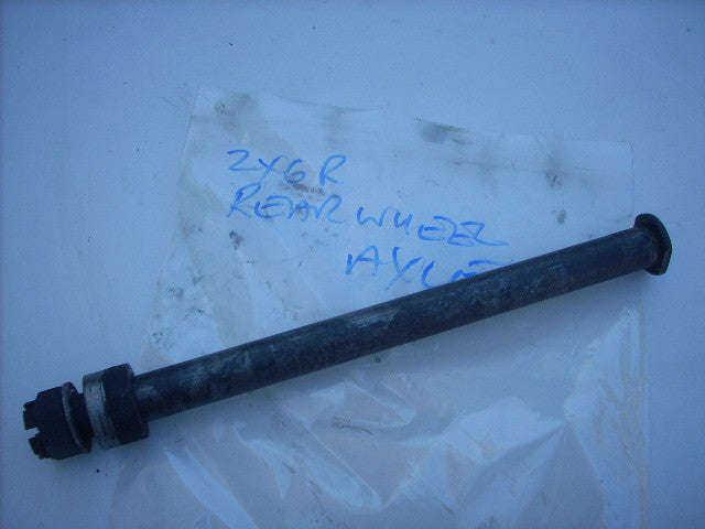 KAWASAKI NINJA ZX6R ZX-6R J1 J2 2000 2001 2002 Axe de rue arrier, rear wheel axl