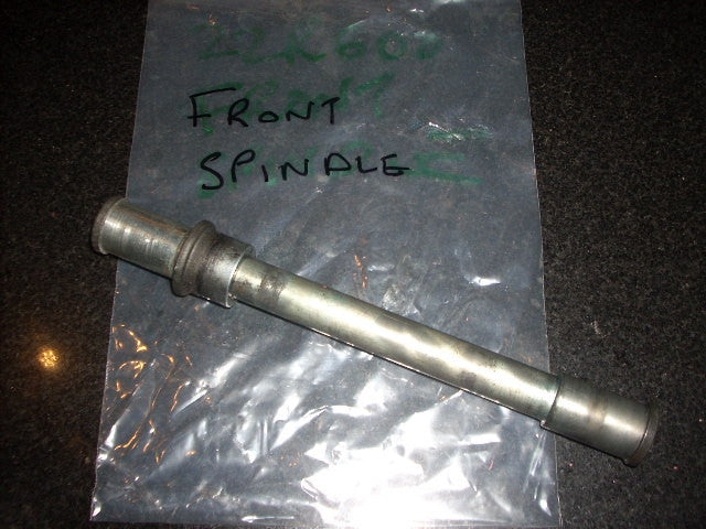 2004 Kawasaki ZZR 600 ZX E11, axe de la rue avant, front axle spindle FRONT WHEE