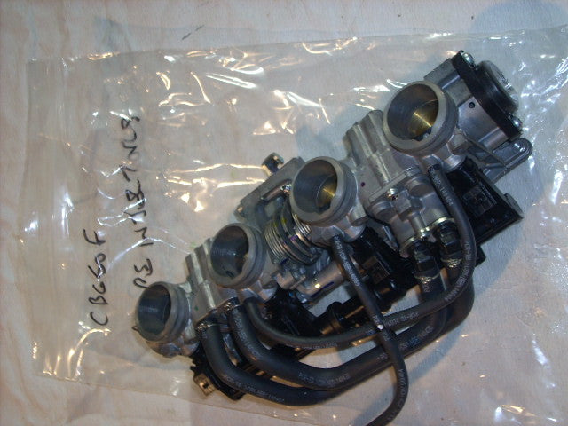 2015 Honda CB650F ABS , ok 14/15 Rampe d injecteur injection carburateur carbura