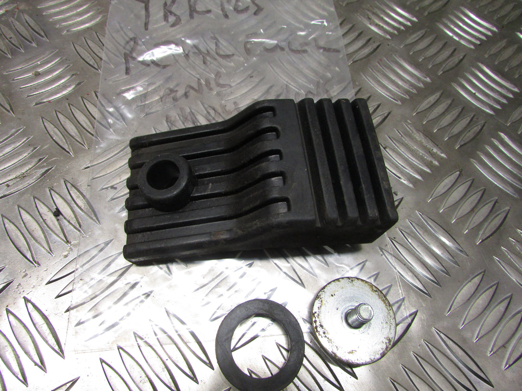 Yamaha YBR 125 2010>2016 Injection,caoutchouc de fixation arriere de le reservoi