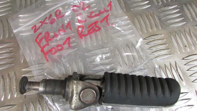 KAWASAKI NINJA ZX6R ZX-6R J1 J2 2000/2 repose pied AV droit,, foot rest front ri