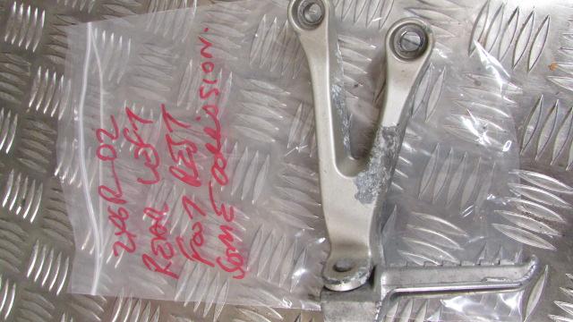 KAWASAKI NINJA ZX6R ZX-6R J1 J2 2000/2 ,repose pied AR gauche,arriere, passager,