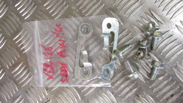 Yamaha YBR 125 2011, 2010>17 , fixation de sous le siège,,under seat brackets
