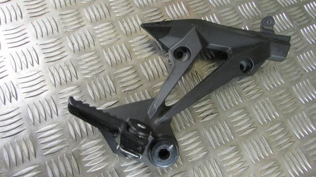 KAWASAKI Z750R, ZR750NBF,2011(OK 08/17),repose pied et platine AR gauche,arriere