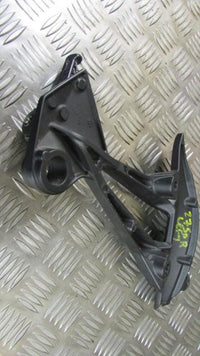 KAWASAKI Z750R, ZR750NBF,2011(OK 08/17)repose pied et platine AR gauche,arriere,