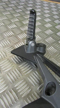 KAWASAKI Z750R, ZR750NBF,2011(OK 08/17)repose pied et platine AR gauche,arriere,