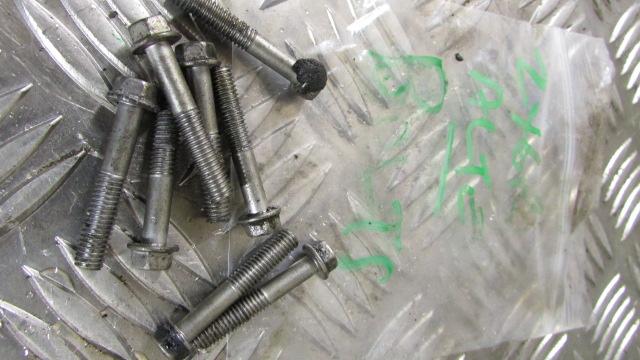 KAWASAKI NINJA ZX6R ZX-6R J1 J2 2000/2 ,VIS Ecrou Goujon de fixation pour la car