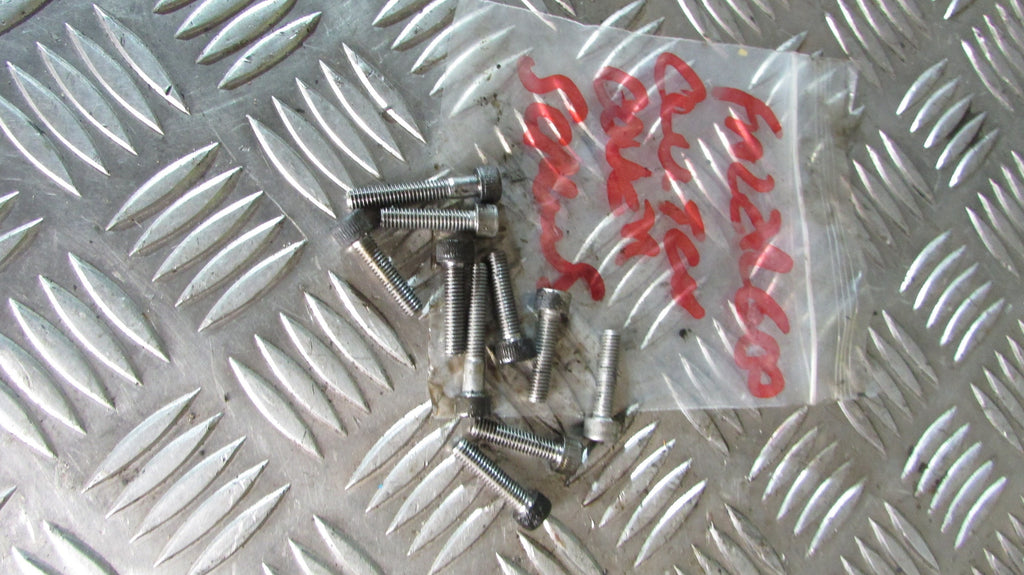 Yamaha Fazer FZS 600 2000 (1998/2003) RJ021 VIS Ecrou Goujon de fixation carter