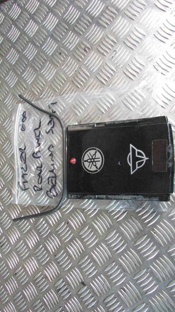 Yamaha Fazer FZS 600 2000 (1998/2003) RJ021 carrosserie carénage CARRENAGE arrie