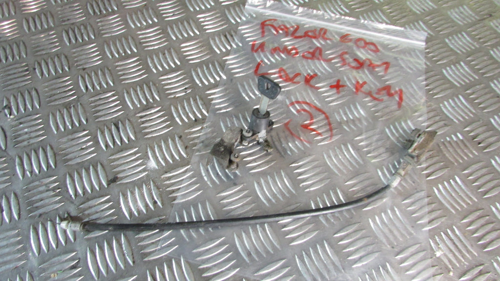 Yamaha Fazer FZS 600 2000 (1998/2003) RJ021 unité de verrouillage sous la selle