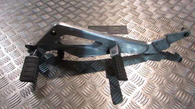 Honda NT V 650 DEAUVILLE RC47E 98>05 Platine et repose-pieds gauche, foot rests