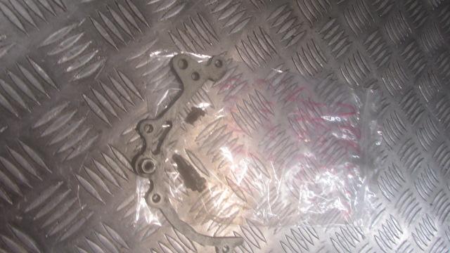 Aprilia Tuono V4 R ABS 2011 , pignon avant guide de chaine,front sprocket chain