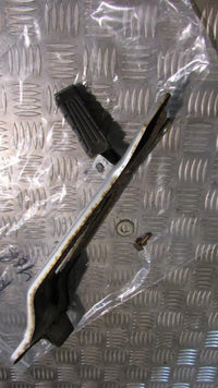 Yamaha YBR 125 2008, 2005>17 Platine et repose pied droite AR,arriere, passager,