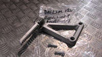 Daelim 125 Roadwin 2005 repose pied AR gauche,arrier pasager,rear left foot rest