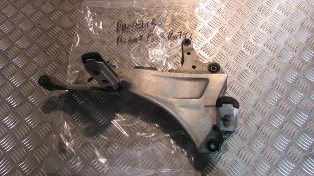 Pan European ST1100 Platine et repose-pieds droite, foot rests & hanger plate ri