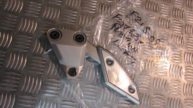 Yamaha FZ1 RN16 2008, (06>14)Platine pour repose pied gauche avant AV,FOOT REST