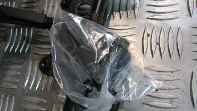 Honda Varadero XL 125 (05) JC32, montage en caoutchouc avant fixation reservoir