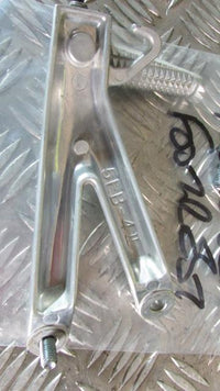 Yamaha YZF R6 99-02 5EB repose pied et platine AR gauche,arriere, passager, pass