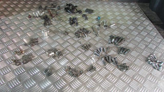 Yamaha YZF R6 99-02 5EB ,vis, ,various fixings screws,,