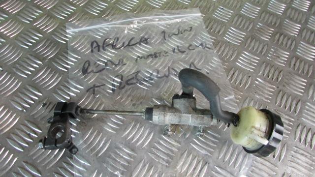 Honda Africa Twin 750 RD07 1993 (93-95)maître-cylindre de frein arrière avec la