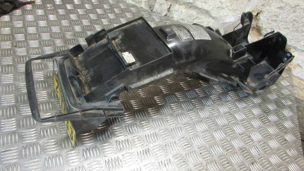 Honda VFR 750 RC24 1988 carénage sous le siège selle, guarde boue arrier AR inté