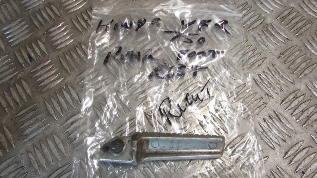 Honda VFR 750 RC24 1988 repose pied AR droit,arrier pasager,,rear right foot res