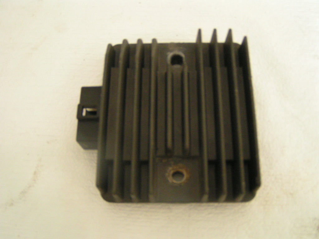 Yamaha YZF R6 RJ RN 04 03 05,  rectifierregulator