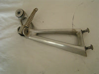 Yamaha YZF R6 RJ RN 04 03 05,  repose pied et Platine AR droite arriere, pasager