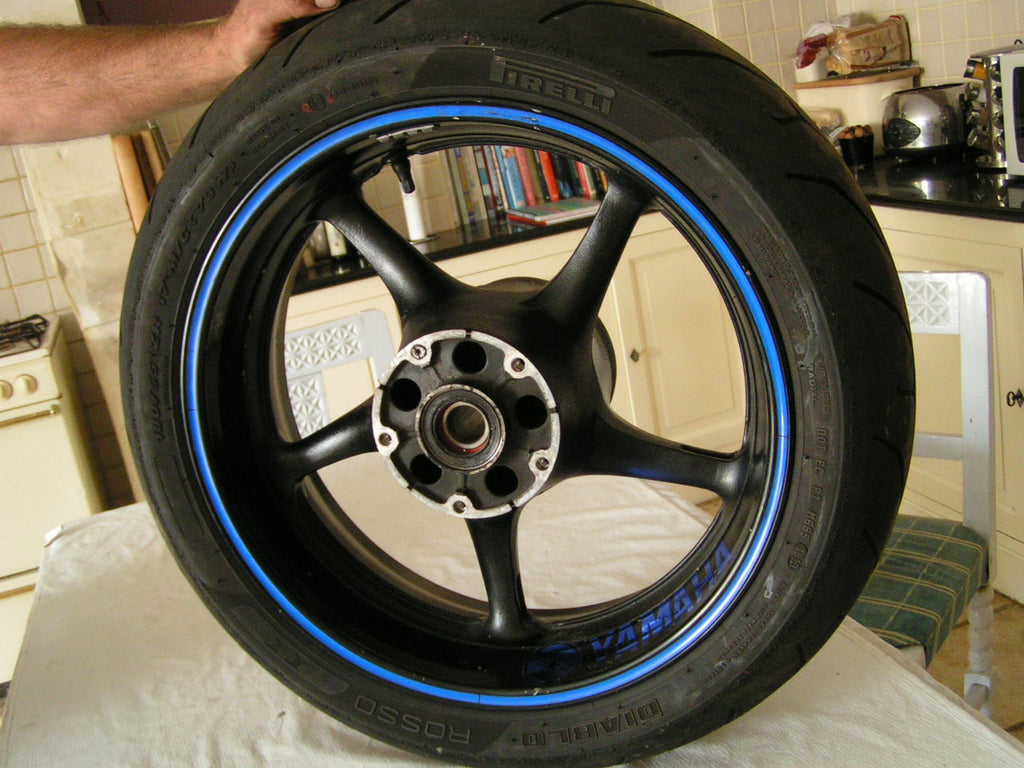 Yamaha YZF R6 RJ RN 04 03 05,  Jantes Ariere avec pnue (vis a retirer à partir d