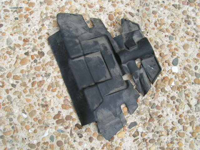 FZ6 S2 couvercle en caoutchouc de moteur ariere AR, rear engine rubber cover