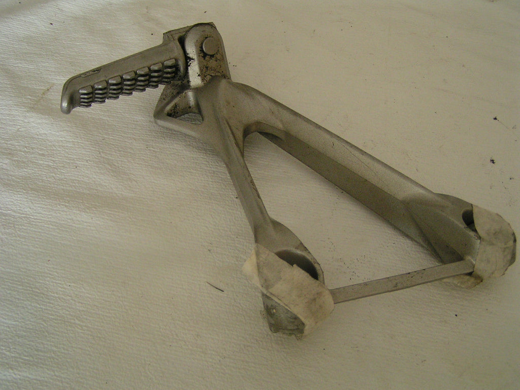 Kawasaki ZX6R ZX636 05 06 C1H C6F ,repose pied AR gauche,arrier pasager rear lef