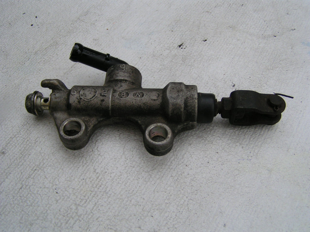 Kawasaki ZX9R 99 C2,  maître-cylindre de frein arrière ,REAR BRAKE MASTER CYLIND