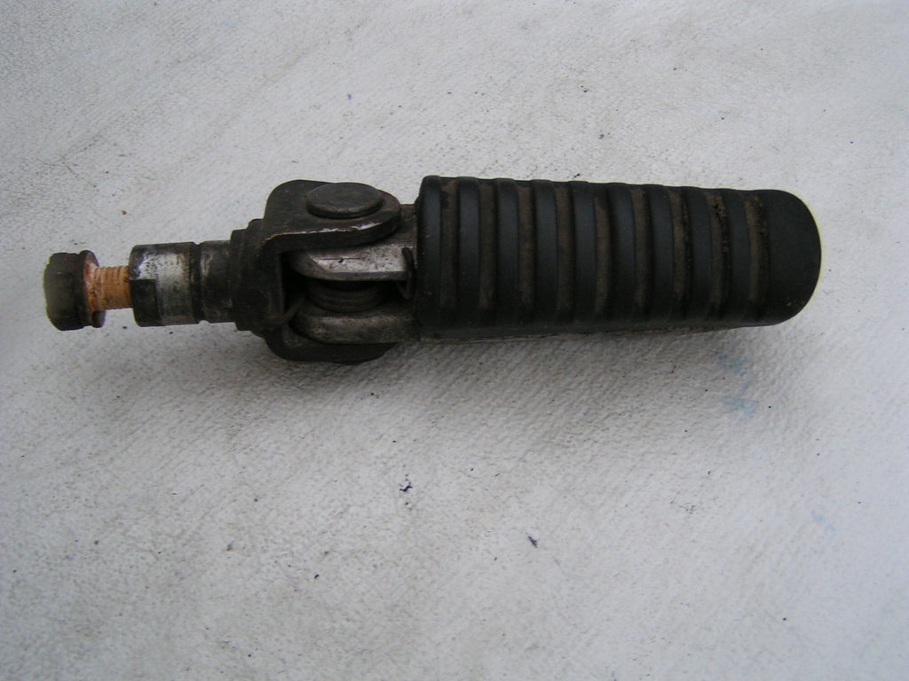 Kawasaki ZX9R 99 C2,  repose pied AV droit, foot rest front right , Fußrastenanl