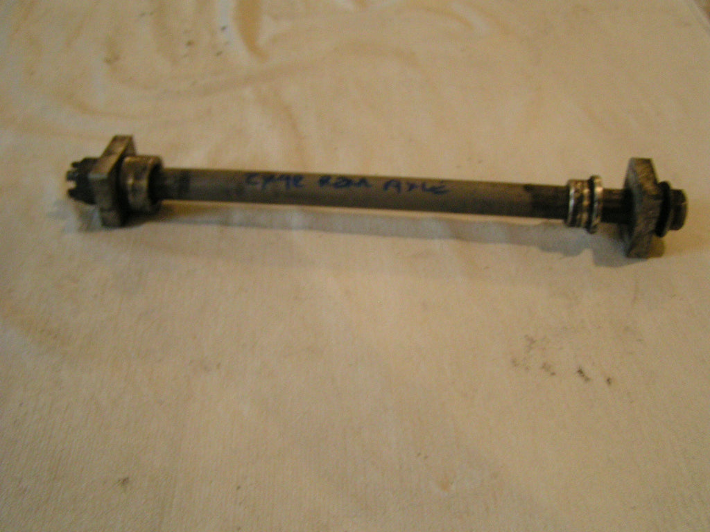 Kawasaki ZX9R 99 C2,  Axe de rue arrier, rear wheel axle, spindle,