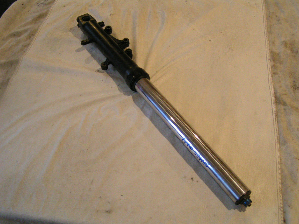 Kawasaki ZX9R 99 C2,  fourches avant gauche, endommagé pour les pièces seulement