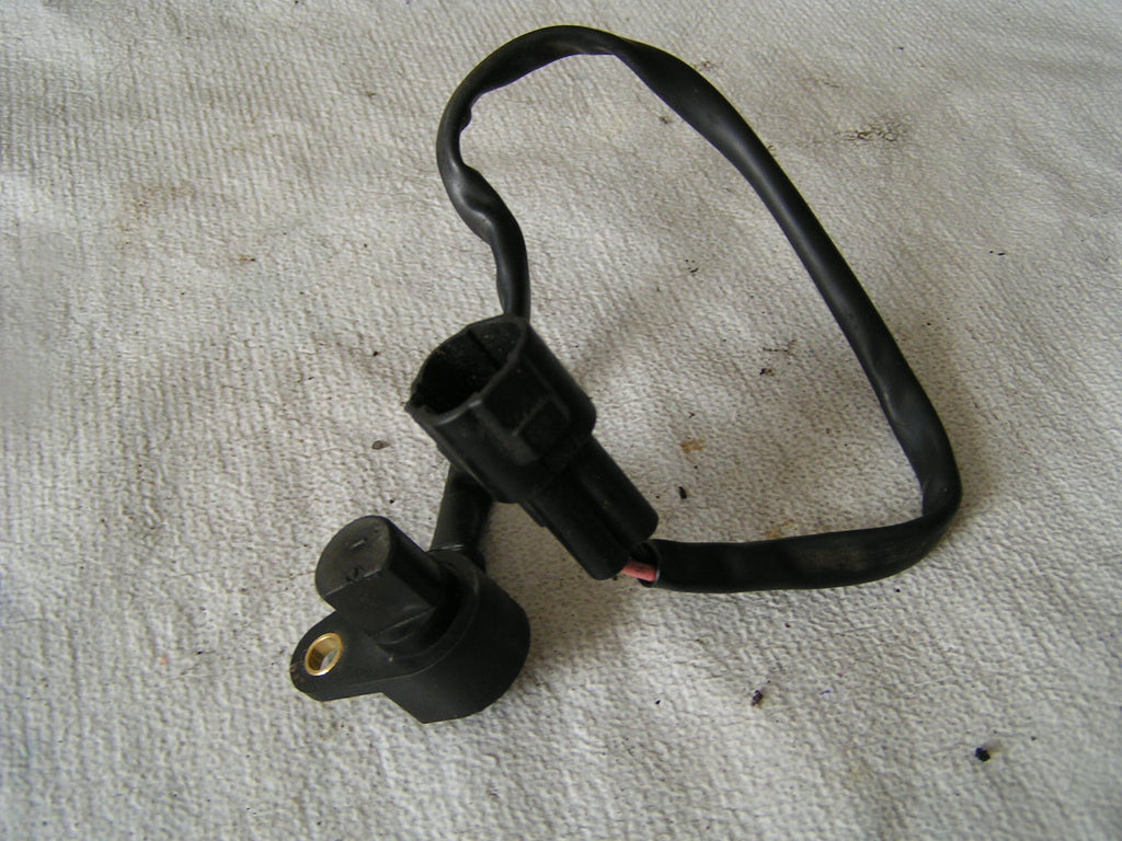 Kawasaki ZX9R 99 C2,  captor vitesse, speedo sensor, fits on sprockt cover .