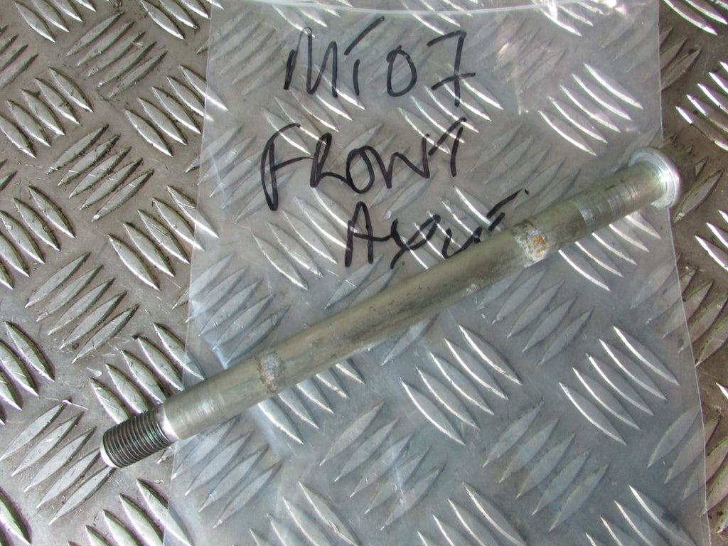 Yamaha MT-07, 2018>19, Tracer front axle spindle FRONT WHEEL AXLE spindle axe de