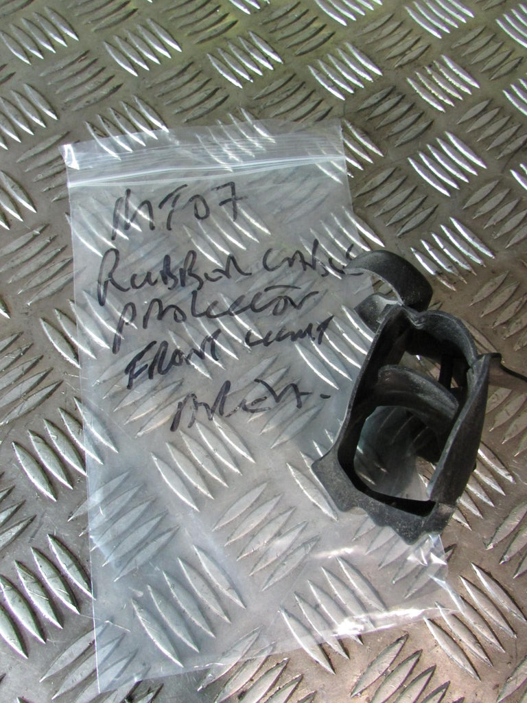 Yamaha MT-07, 2018>19, Tracer rubber surround for cables behind headlightCaoutch