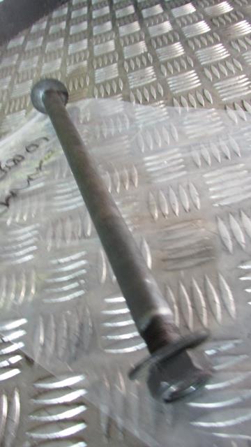 Yamaha Fazer FZS 600 2002 RJ21 Axe de rue arrier,,rear wheel axle, spindle,