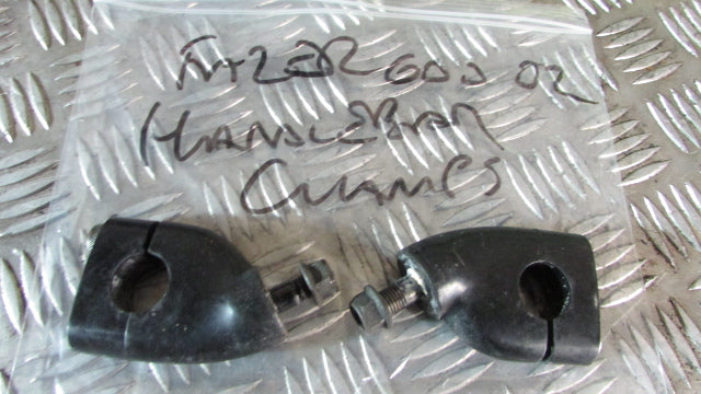 Yamaha Fazer FZS 600 2002 RJ21 attache de guidon et ses vis,, HANDLEBAR CLAMPS A