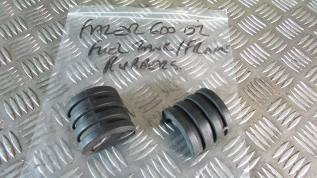 Yamaha Fazer FZS 600 2002 RJ21 fixation reservoir de essense caoutchouc, fuel pe