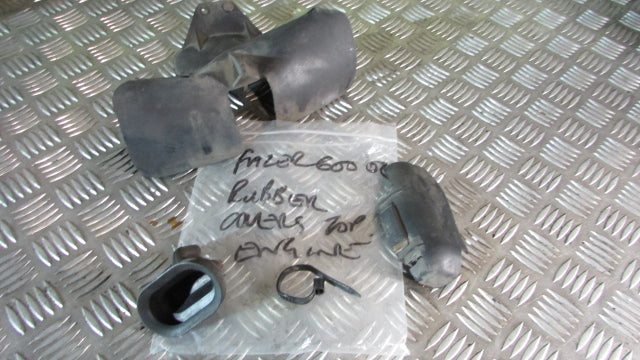 Yamaha Fazer FZS 600 2002 RJ21 Caoutchoucs moteur ,TRIM,rubber cover engine