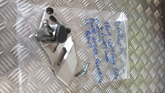 Daelim Roadwin 125 VJ BA4 2004/7 Platine et repose pied droite avant gauche pilo