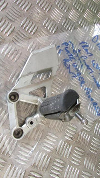 Daelim Roadwin 125 VJ BA4 2004/7 Platine et repose pied droite avant gauche pilo