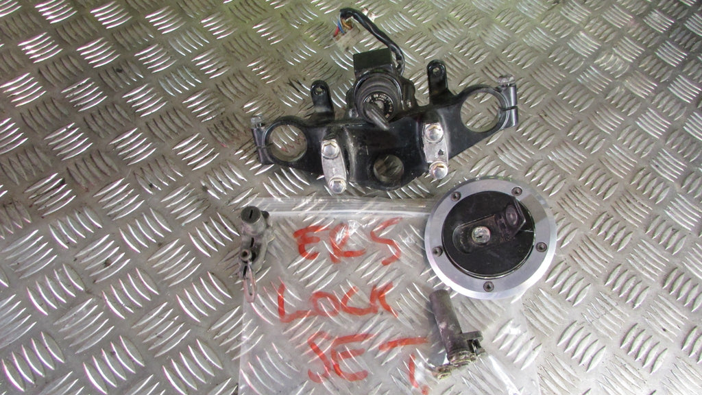 Kawasaki ER 5 500 2001 kit serrure , un clef, avec bouchon de réservoir, serrure